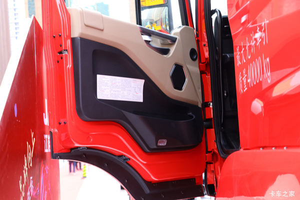 江淮 格尔发A5WⅢ重卡 490马力 6X4 AMT自动挡牵引车
