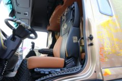 福田 奥铃大黄蜂 皇宫版 220马力 4X2 厢式载货车