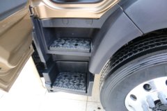 福田 奥铃大黄蜂 皇宫版 220马力 4X2 厢式载货车