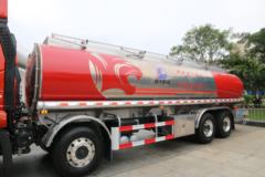 一汽解放 J6L中卡 320马力 8X4 运油车(陆平机器牌)(LPC5324GYYC6)