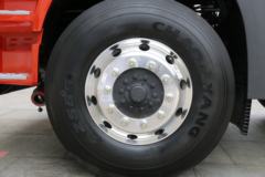 一汽解放 J6L中卡 320马力 8X4 运油车(陆平机器牌)(LPC5324GYYC6)