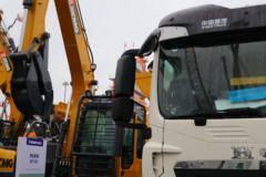 中国重汽 HOWO TX7重卡 310马力 4X2 车载式混凝土泵车(徐工牌)