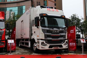 江淮 格尔发A5XIII 240马力 4X2 6.8米冷藏车(HFC5181XLCP3K2A57V)