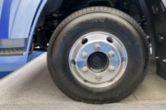 陕汽轻卡 德龙E3000 4.18米混合动力厢式载货车