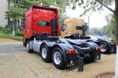 东风柳汽 乘龙H7重卡 轻奢版 460马力 6X4 AMT自动挡牵引车(LZ4251M7DB)
