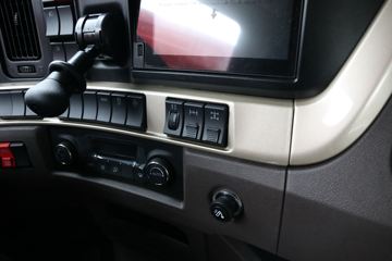 �������� ����H7 460���� 8X4 AMT�Զ����ػ�����(����)ͼƬ