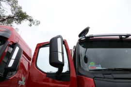 乘龙H7&nbsp;畜禽运输车外观图片