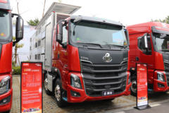 东风柳汽 乘龙H7 400马力 8X4 畜禽运输车(LZ1310H7FC1T)
