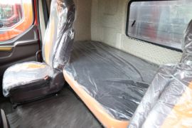 乘龙H7&nbsp;畜禽运输车驾驶室图片