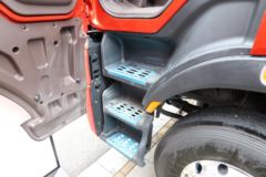 东风柳汽 乘龙H7 400马力 8X4 畜禽运输车(LZ1310H7FC1T)