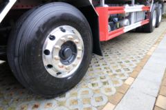 东风柳汽 乘龙H7 400马力 8X4 畜禽运输车(LZ1310H7FC1T)
