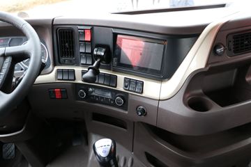 �������� ����H7 400���� 8X4 LNG�ػ�������(����)ͼƬ