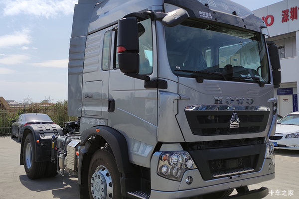 专用码头集装箱牵引头，省油，舒适，操作性极佳，高顶双卧驾驶室