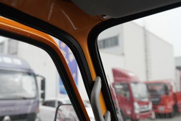 һ������ ��ž���1ϵ 84���� 4X2 3.73����ж��(CA3040K7L2E5-3)ͼƬ