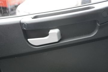 һ������ ��ž���1ϵ 84���� 4X2 3.73����ж��(CA3040K7L2E5-3)ͼƬ