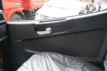 һ������ ��ž���1ϵ 84���� 4X2 3.73����ж��(CA3040K7L2E5-3)ͼƬ