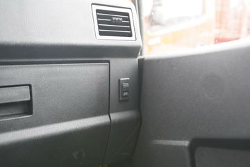 һ������ ��ž���1ϵ 84���� 4X2 3.73����ж��(CA3040K7L2E5-3)ͼƬ