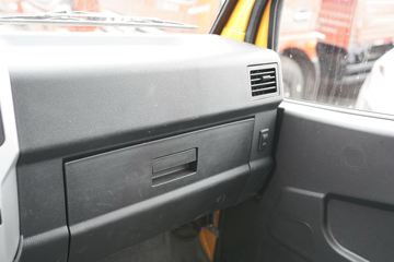 һ������ ��ž���1ϵ 84���� 4X2 3.73����ж��(CA3040K7L2E5-3)ͼƬ