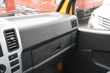 һ������ ��ž���1ϵ 84���� 4X2 3.73����ж��(CA3040K7L2E5-3)ͼƬ