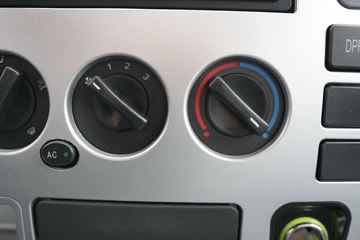 һ������ ��ž���1ϵ 84���� 4X2 3.73����ж��(CA3040K7L2E5-3)ͼƬ