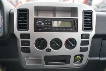 һ������ ��ž���1ϵ 84���� 4X2 3.73����ж��(CA3040K7L2E5-3)ͼƬ