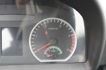 һ������ ��ž���1ϵ 84���� 4X2 3.73����ж��(CA3040K7L2E5-3)ͼƬ