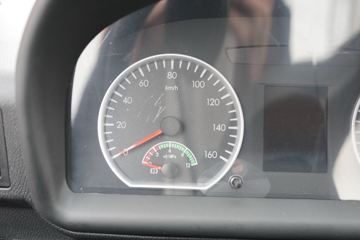 һ������ ��ž���1ϵ 84���� 4X2 3.73����ж��(CA3040K7L2E5-3)ͼƬ