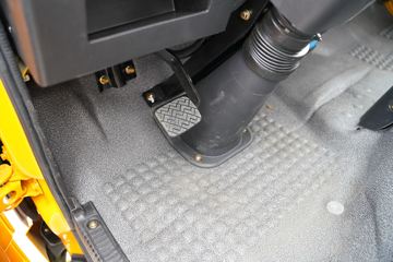 һ������ ��ž���1ϵ 84���� 4X2 3.73����ж��(CA3040K7L2E5-3)ͼƬ