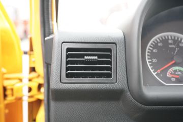 һ������ ��ž���1ϵ 84���� 4X2 3.73����ж��(CA3040K7L2E5-3)ͼƬ