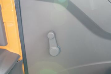 һ������ ��Ź�ʨ 2.2L 130���� ���� 3.145��˫�������Ῠ(CA1040K2L3RE6B)ͼƬ