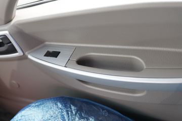 һ������ ��Ź�ʨ 2.2L 130���� ���� 3.145��˫�������Ῠ(CA1040K2L3RE6B)ͼƬ