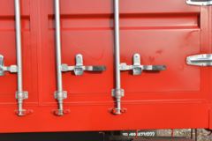 解放 麟VH 220马力 6.75米排半仓栅式载货车(潍柴)(CA5180CCYPK62L7E5A85)