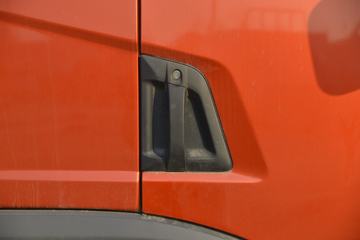 �ൺ��� ��V 220���� 6X2 6.8����ж��ͼƬ