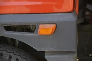 �ൺ��� ��V 220���� 6X2 6.8����ж��ͼƬ