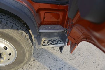 �ൺ��� ��V 220���� 6X2 6.8����ж��ͼƬ