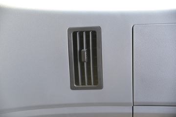 �ൺ��� ��V 220���� 6X2 6.8����ж��ͼƬ