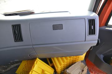 �ൺ��� ��V 220���� 6X2 6.8����ж��ͼƬ