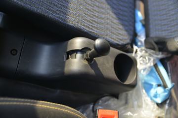 �ൺ��� ��V 220���� 6X2 6.8����ж��ͼƬ