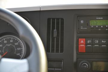 �ൺ��� ��V 220���� 6X2 6.8����ж��ͼƬ