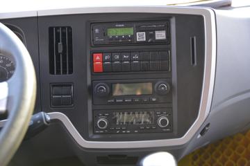 �ൺ��� ��V 220���� 6X2 6.8����ж��ͼƬ