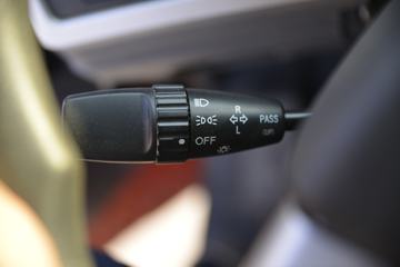 �ൺ��� ��V 220���� 6X2 6.8����ж��ͼƬ