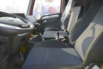 �ൺ��� ��V 220���� 6X2 6.8����ж��ͼƬ