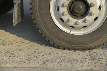 �ൺ��� ��V 220���� 6X2 6.8����ж��ͼƬ