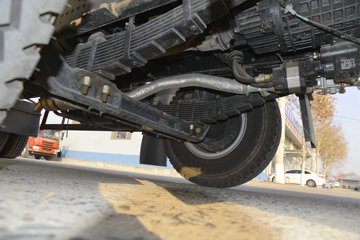 �ൺ��� ��V 220���� 6X2 6.8����ж��ͼƬ