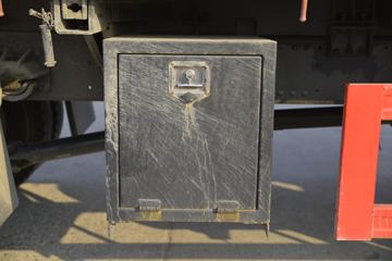 �ൺ��� ��V 220���� 6X2 6.8����ж��ͼƬ