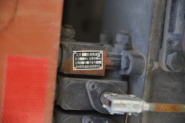 �ൺ��� ��V 220���� 6X2 6.8����ж��ͼƬ