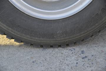 �ൺ��� ��V 220���� 6X2 6.8����ж��ͼƬ