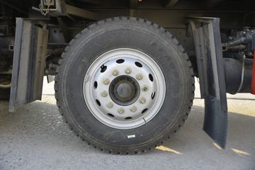 �ൺ��� ��V 220���� 6X2 6.8����ж��ͼƬ
