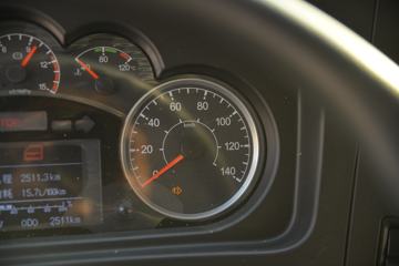 �ൺ��� ��V 220���� 6X2 7.1����ж��ͼƬ