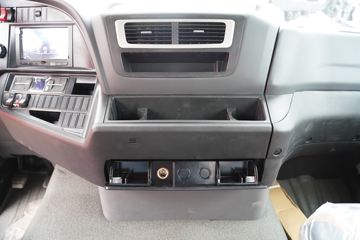 �й����� �ǵ¿�SITRAK G5�ؿ� 240���� 4X2 9.6����ʽ�ػ���(ZZ5186XXYN711GE1)ͼƬ